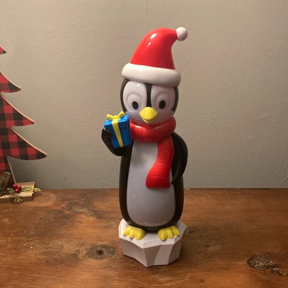 NWT- 14β LED Light Up Adorable Penguin Decoration π Operated - Picture 3 of 17